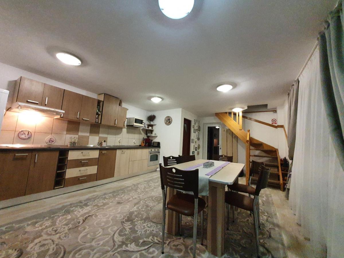 Casa Lucky Hotell Rîşnov Exteriör bild