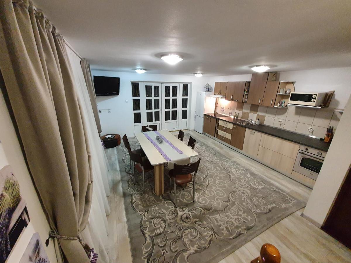 Casa Lucky Hotell Rîşnov Exteriör bild