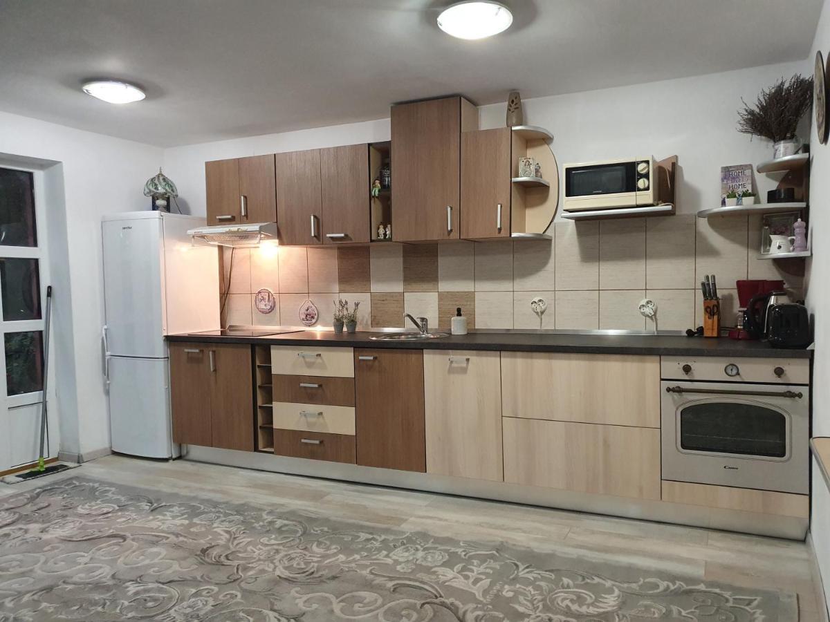 Casa Lucky Hotell Rîşnov Exteriör bild