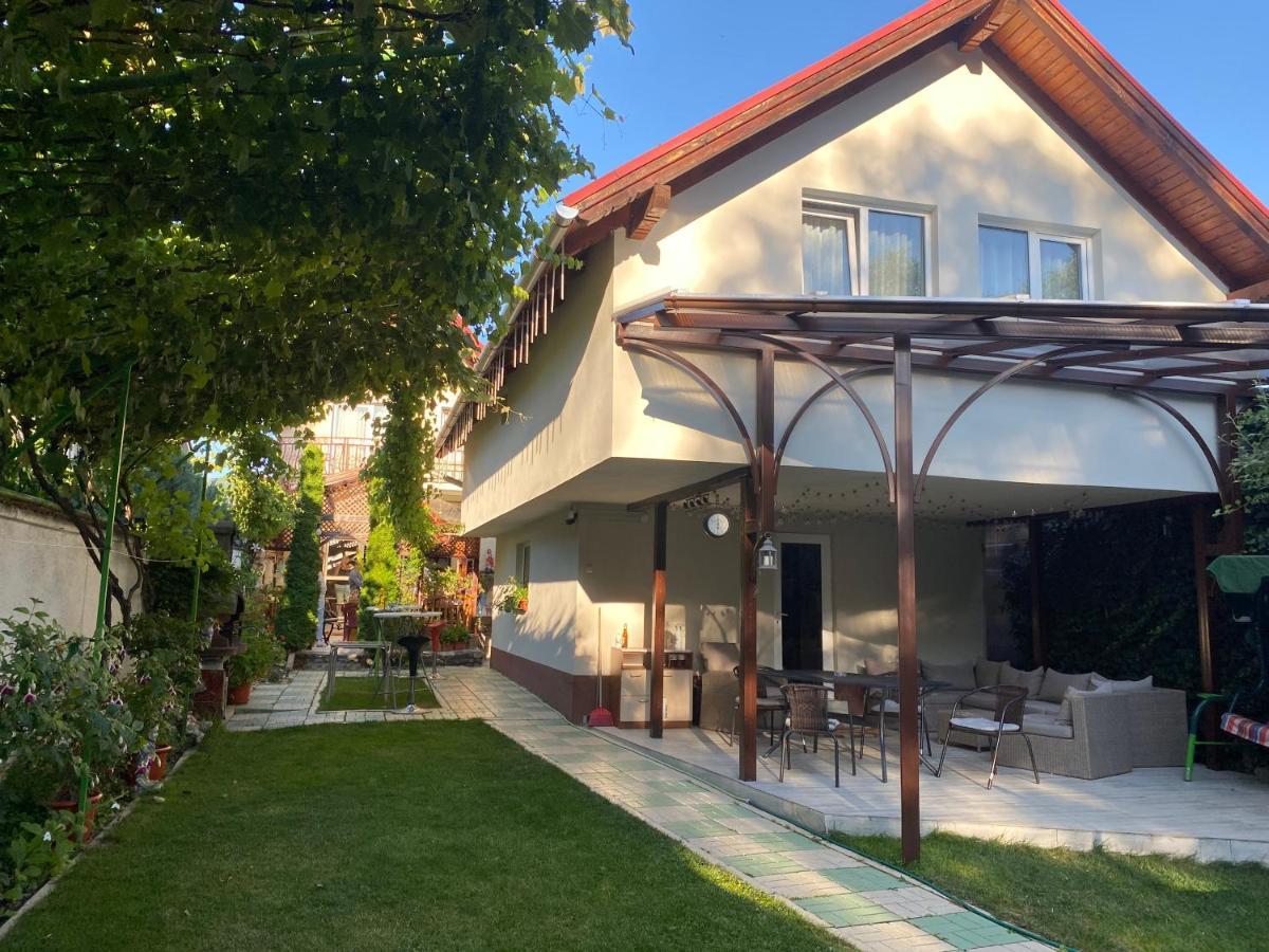Casa Lucky Hotell Rîşnov Exteriör bild
