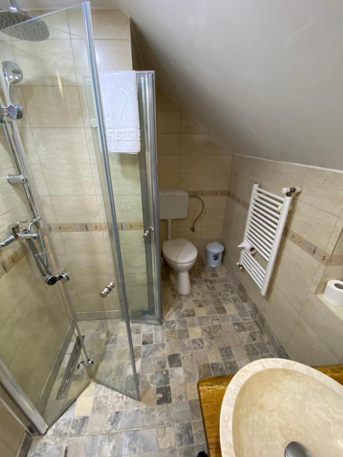 Casa Lucky Hotell Rîşnov Exteriör bild