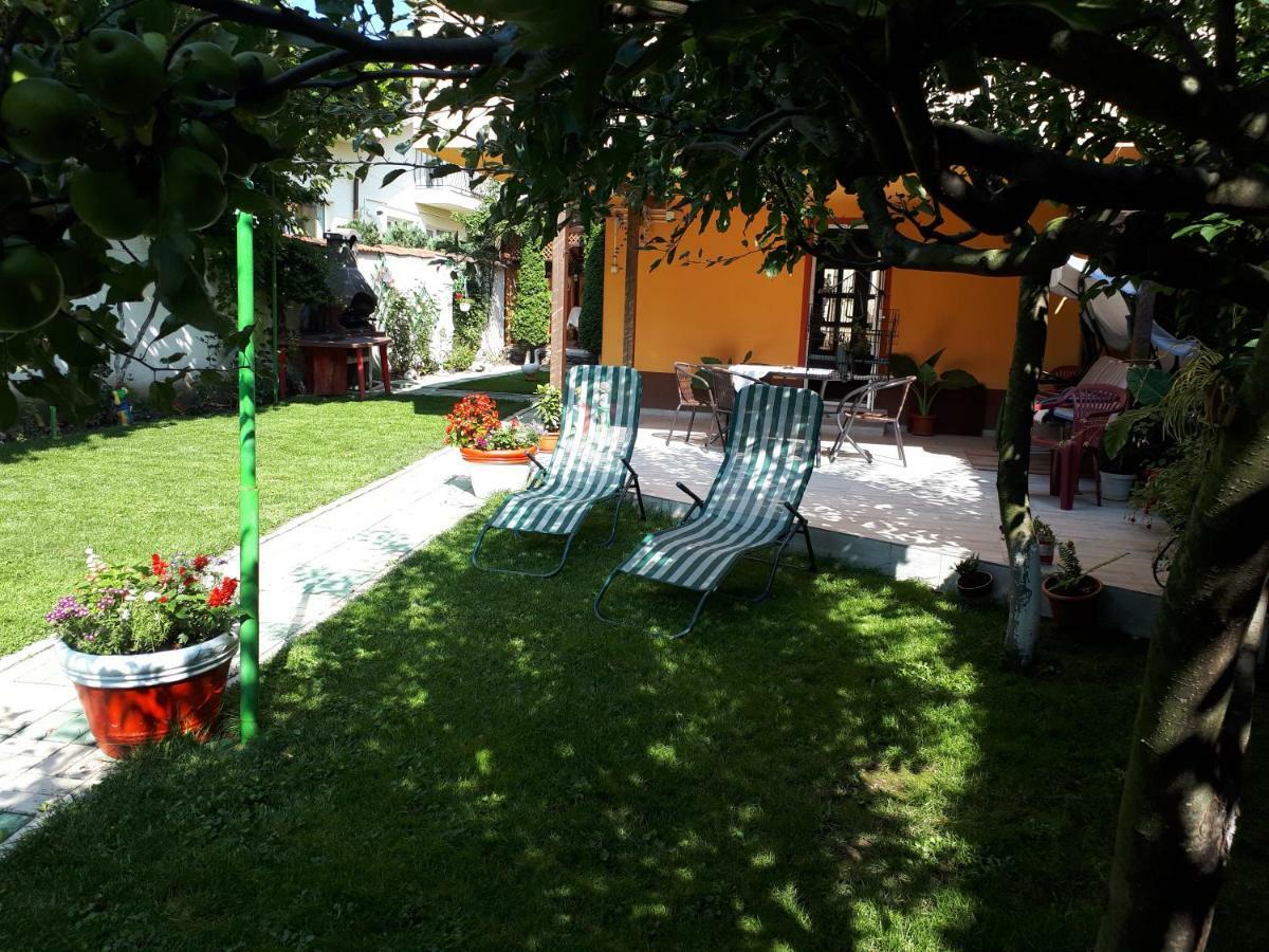 Casa Lucky Hotell Rîşnov Exteriör bild