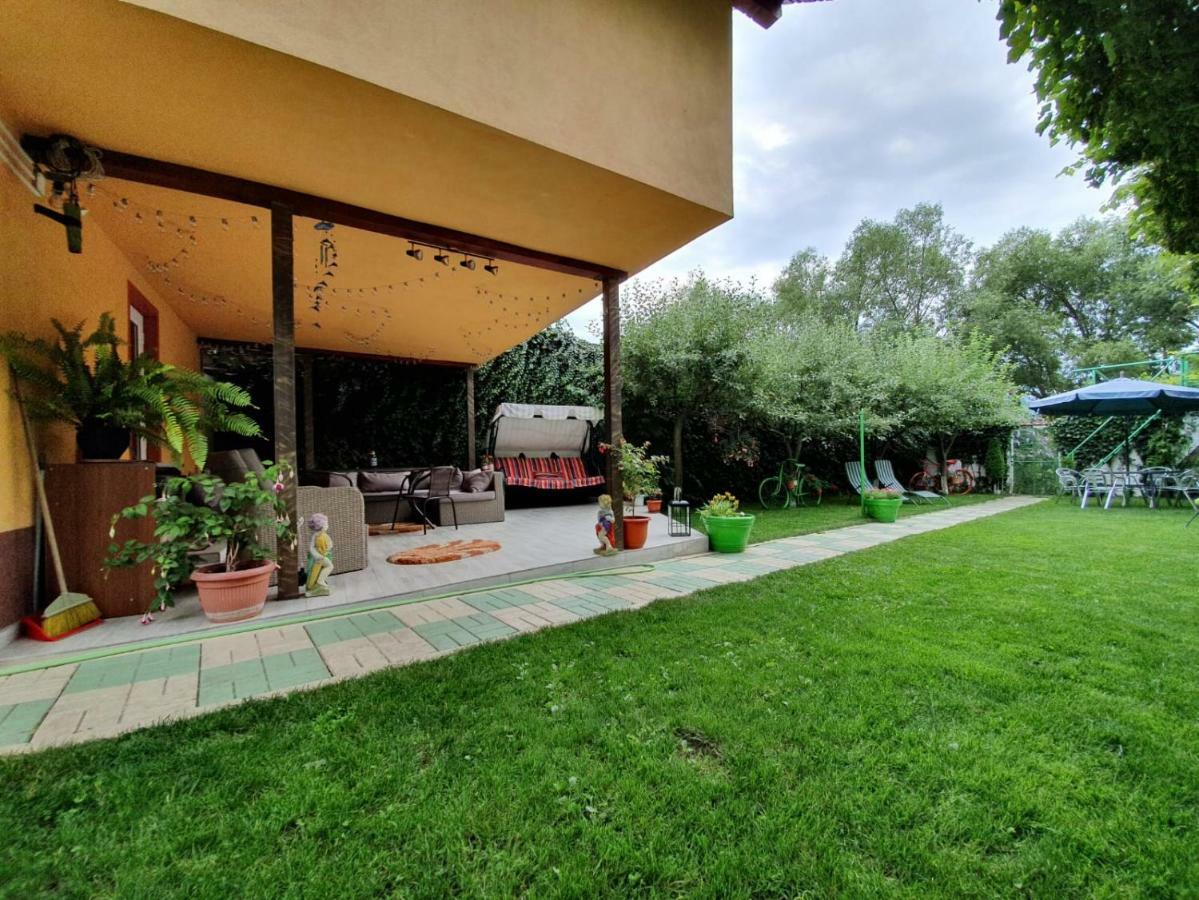Casa Lucky Hotell Rîşnov Exteriör bild