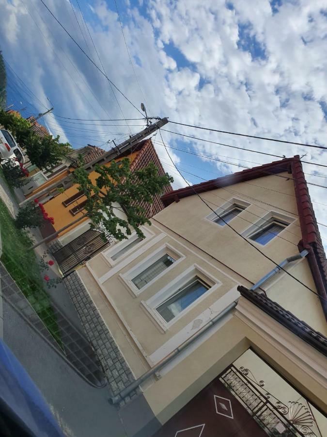 Casa Lucky Hotell Rîşnov Exteriör bild