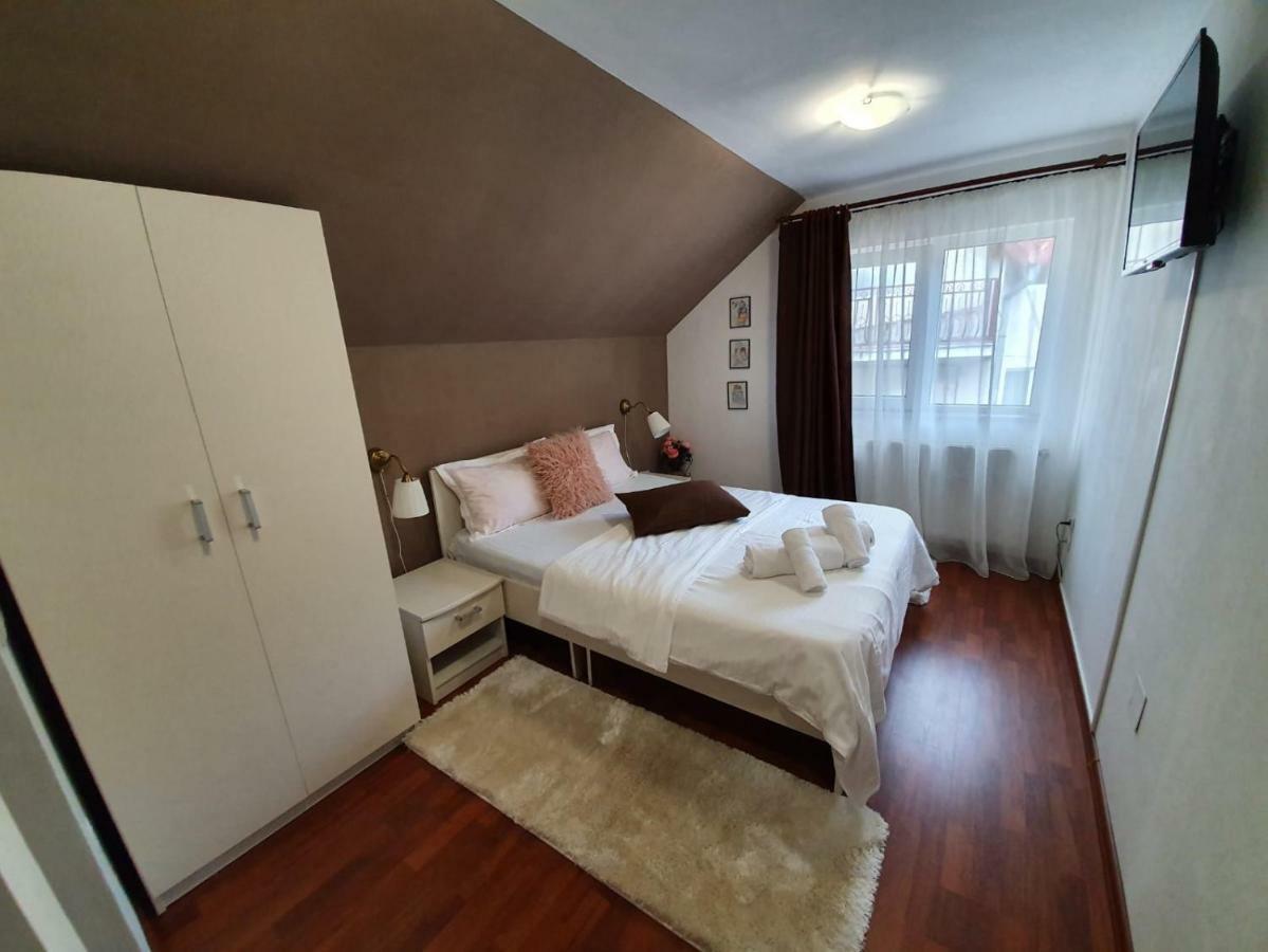 Casa Lucky Hotell Rîşnov Exteriör bild