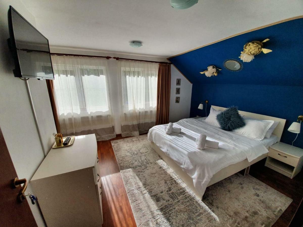 Casa Lucky Hotell Rîşnov Exteriör bild