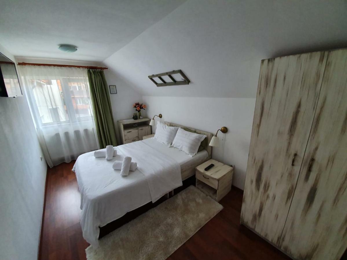 Casa Lucky Hotell Rîşnov Exteriör bild