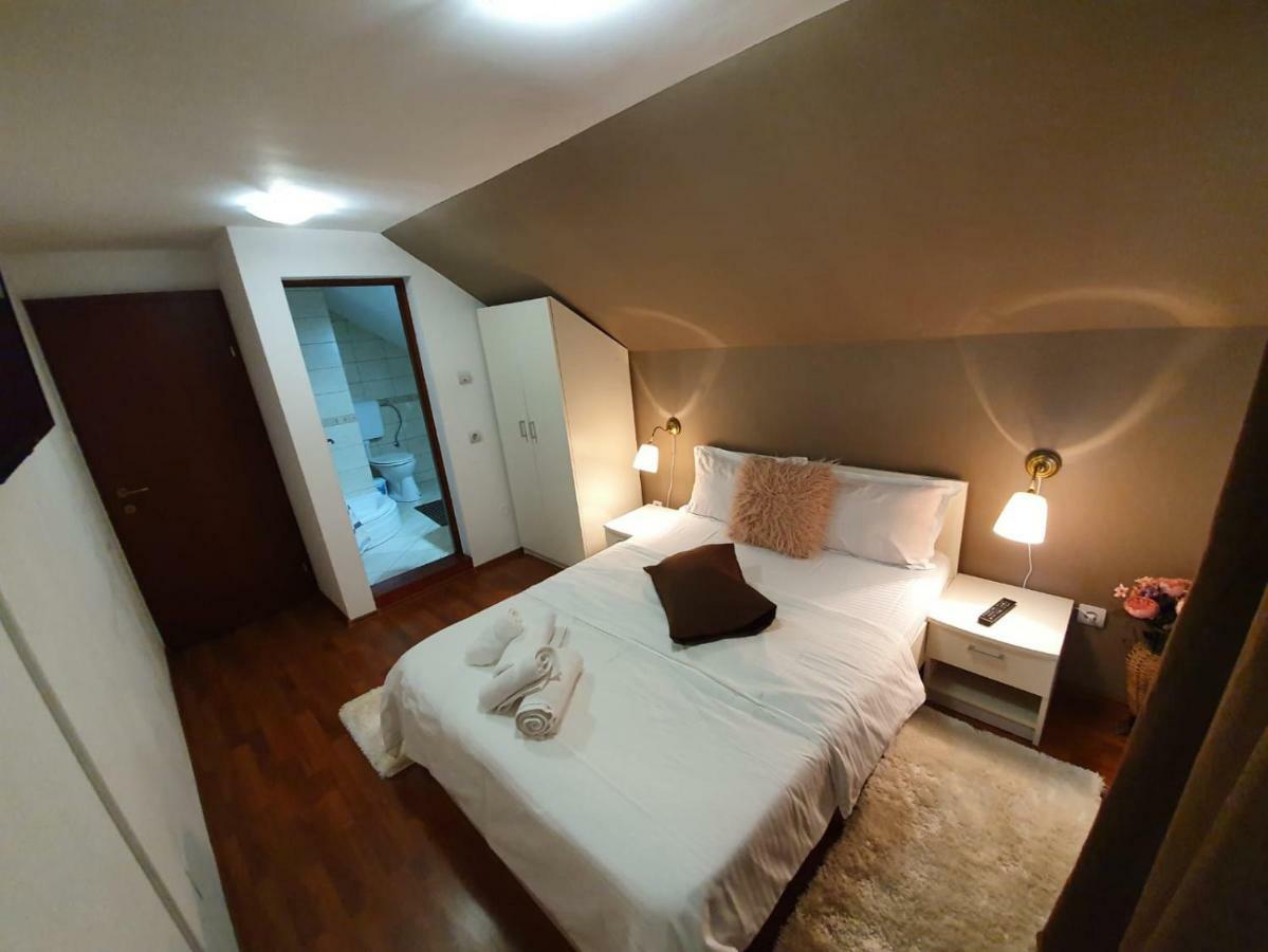 Casa Lucky Hotell Rîşnov Exteriör bild