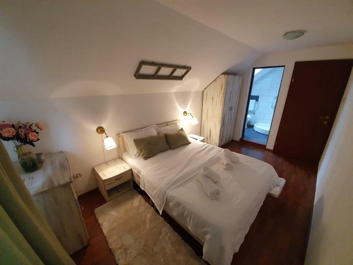 Casa Lucky Hotell Rîşnov Exteriör bild