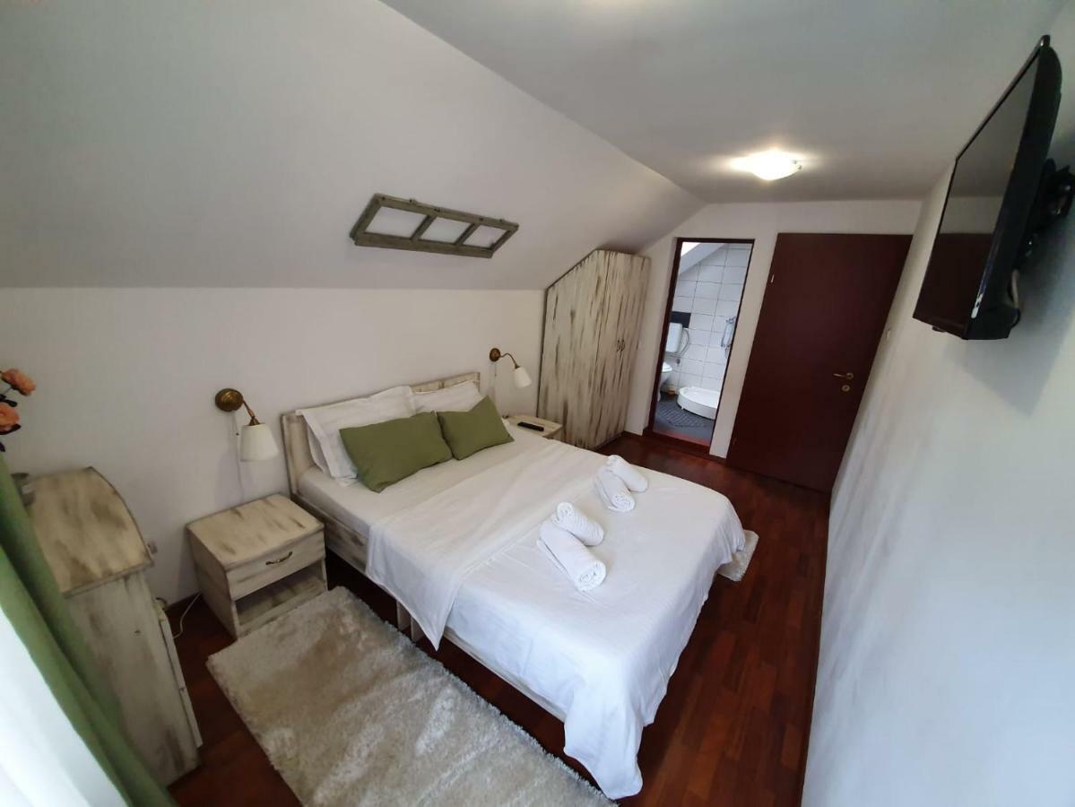 Casa Lucky Hotell Rîşnov Exteriör bild