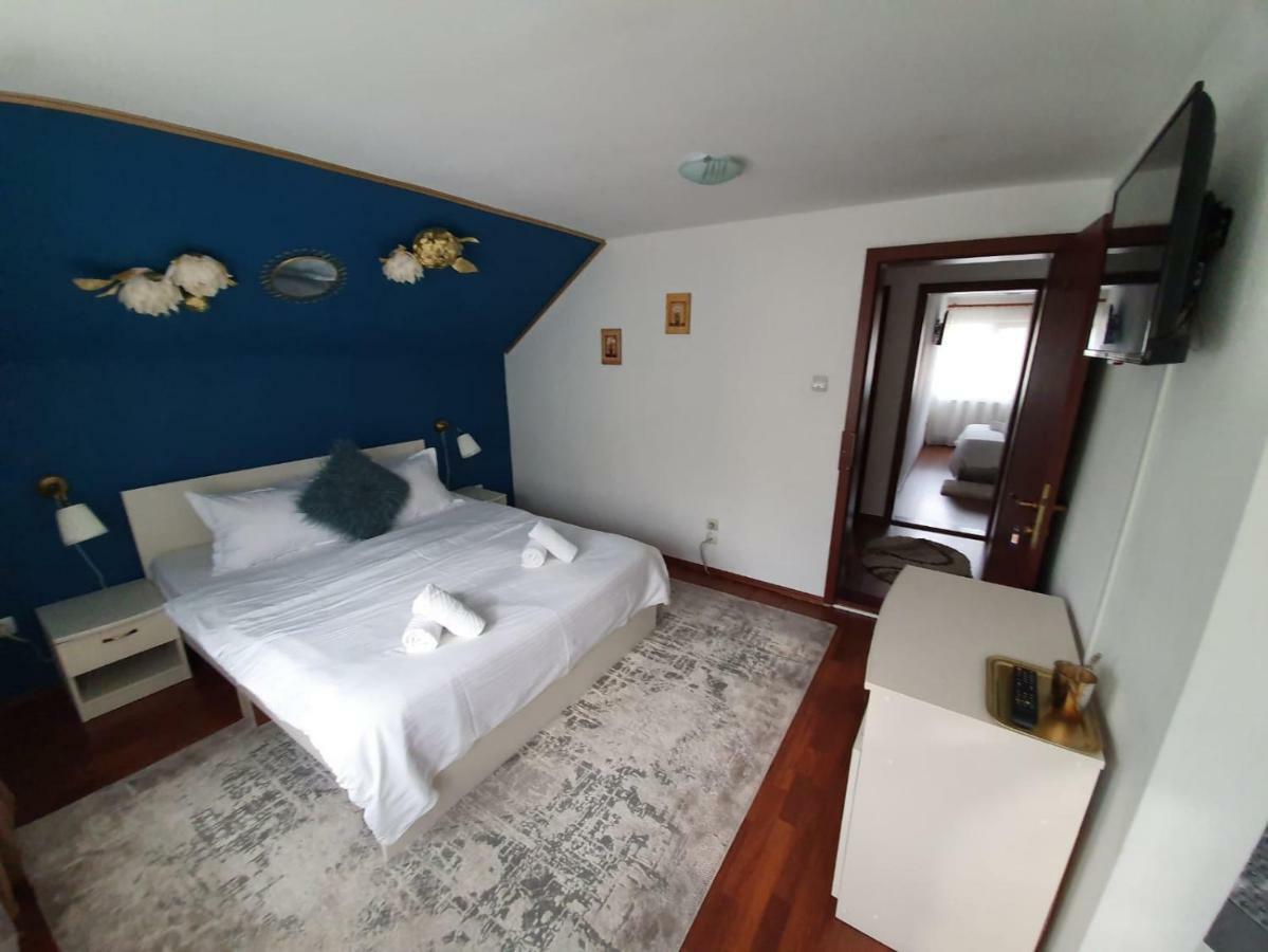 Casa Lucky Hotell Rîşnov Exteriör bild