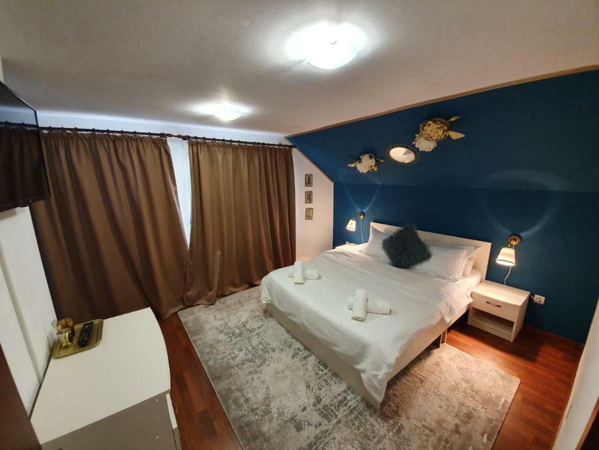 Casa Lucky Hotell Rîşnov Exteriör bild