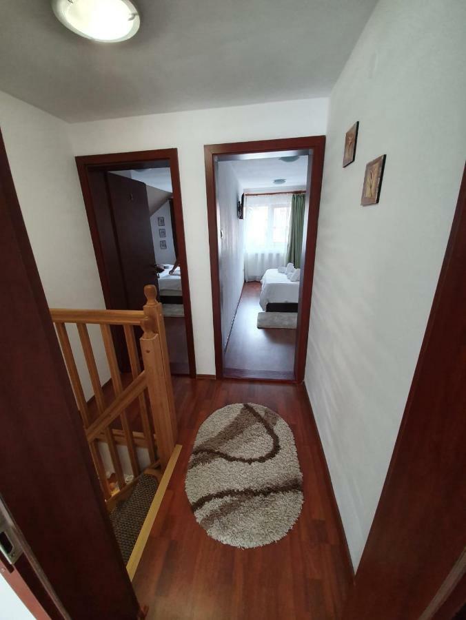 Casa Lucky Hotell Rîşnov Exteriör bild