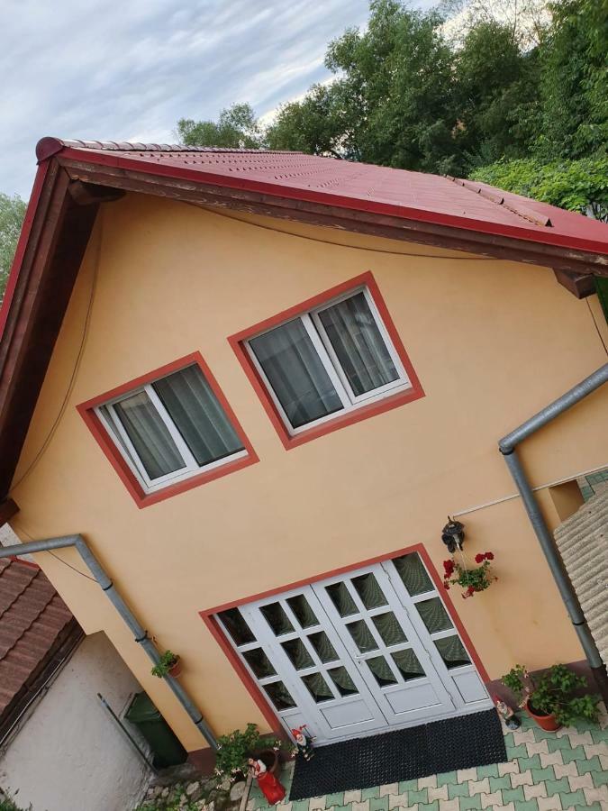 Casa Lucky Hotell Rîşnov Exteriör bild